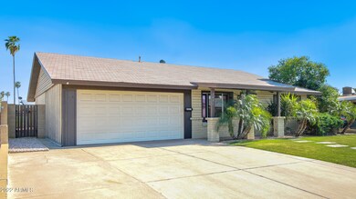 2431 E Manhatton Dr-3