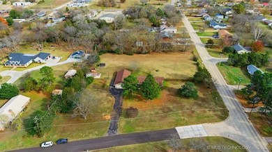 112 N Hillcrest St, Ada, OK 74820 - photo 6