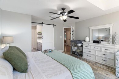 842 Fairway Lakes Dr, Niceville, FL 32578 - photo 6