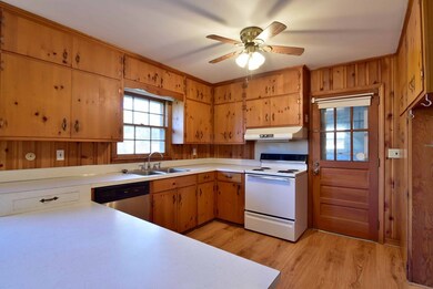 1914 W Lakeridge Dr, Albany, GA 31707 - photo 5