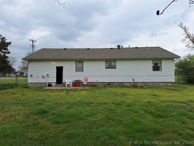 419 E Main St, Chouteau, OK 74337 - photo 5