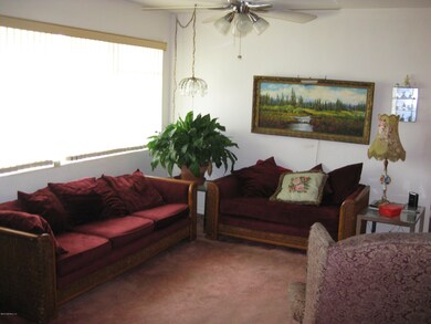 2752 Emily Ln, Jacksonville, FL 32216 - photo 2