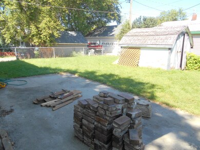 Patio & Fenced Yard<|><|>