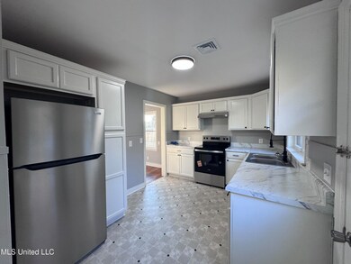 208 Bowden St, Senatobia, MS 38668 - photo 3