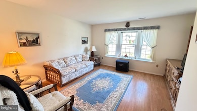 19 Fernwood Ct, Columbus, NJ 08022 - photo 6