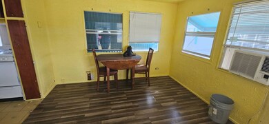Eat in and living room combo space