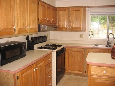 17 Hemlock St, Rockland, MA 02370 - photo 4