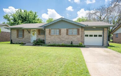 1303 Rose Ave, Cleburne, TX 76033 - photo 2