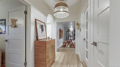 150 Burns St unit 2D, Forest Hills, NY 11375 - photo 7