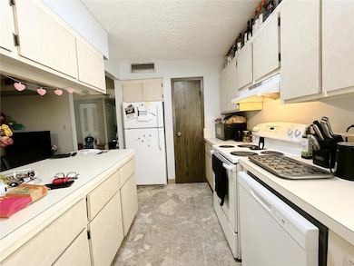 2811 SW Archer Rd unit V181, Gainesville, FL 32608 - photo 6