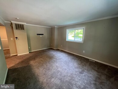 18402 Cedar Dr, Triangle, VA 22172 - photo 5
