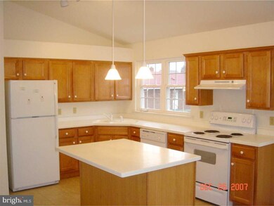 1011 S Lumber St, Allentown, PA 18103 - photo 4