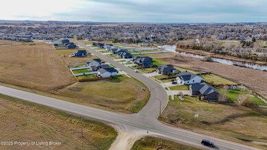 492 River Dr, Dickinson, ND 58601 - photo 3