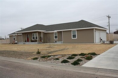 623 E 4th St, Hugoton, KS 67951 - photo 2