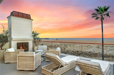 114 E Oceanfront, Newport Beach, CA 92661 - photo 2