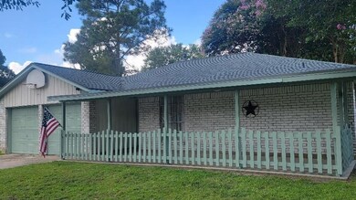 3722 Cambridge St, Alvin, TX 77511 - photo 2