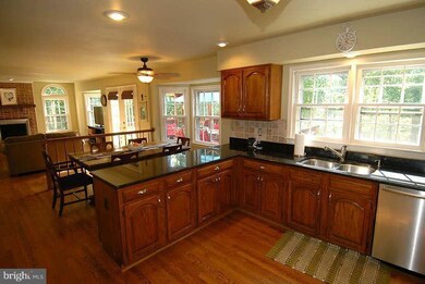 7828 Lakeland Valley Dr, Springfield, VA 22153 - photo 7