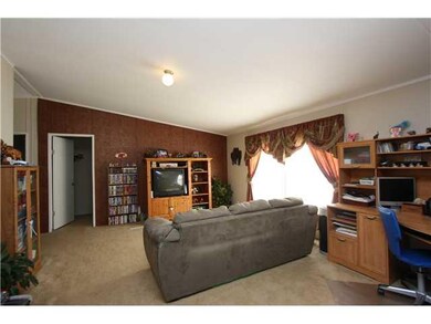 Den/Family/Great Room. 2nd living area off the kit