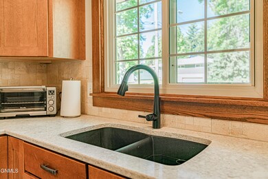 1117PioneerDr_00022