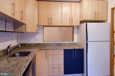 122 Roberts Ln unit 101, Alexandria, VA 22314 - photo 6