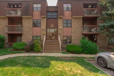 149 Overlook Ct, Woodbridge, NJ 07095 - photo 2