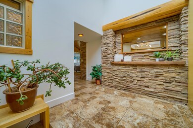 13752_SW_Meadow_view_Dr-14