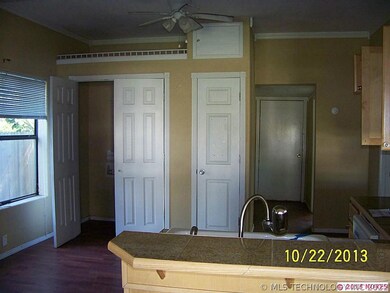 907 W Division St, Henryetta, OK 74437 - photo 7