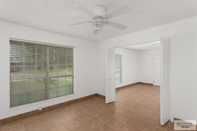 810 S Oregon Ave, Weslaco, TX 78596 - photo 4