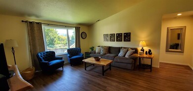 2503 NW Lassen Way, Grants Pass, OR 97526 - photo 5