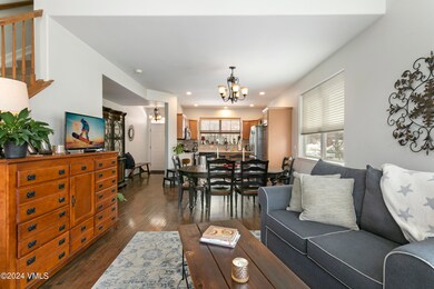 95 Mayer St-006