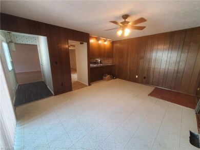 Tiled empty room with ceiling fan