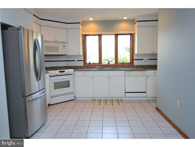 3536 W Kent Rd, Reading, PA 19605 - photo 7