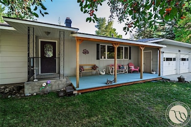 Nice covered front porch
.to watch the wild animals.