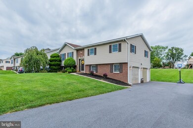 1263 Courtney Dr, Chambersburg, PA 17201 - photo 2