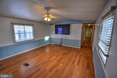 198 Boones Dr, Lothian, MD 20711 - photo 2