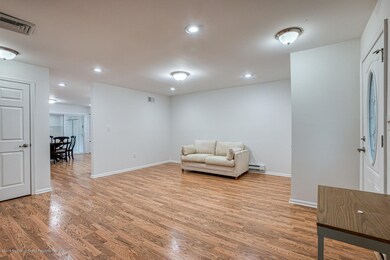 162 Parkway Dr Unit B Freehold-large-005