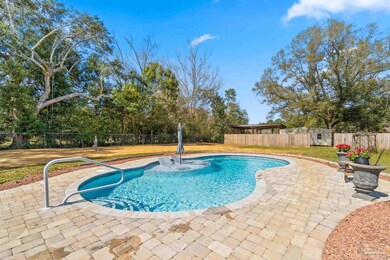 2132 Hollyhill Rd, Pensacola, FL 32526 - photo 2