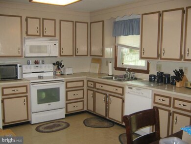 2971 Fillmore Dr, Chambersburg, PA 17201 - photo 7