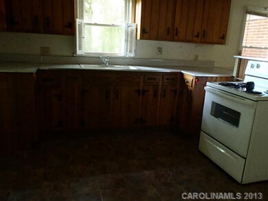 1216 E Broad St, Statesville, NC 28677 - photo 2