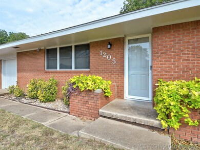 1205 S Meadow Dr, Ardmore, OK 73401 - photo 2