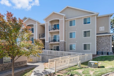 186 W Springview Dr, Saratoga Springs, UT 84045 - photo 2