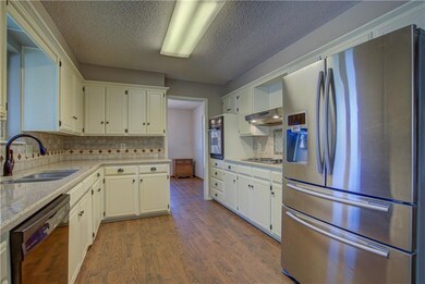 Quartz Counter-tops.