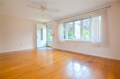 190 Lake Garden Dr, Cranston, RI 02920 - photo 3