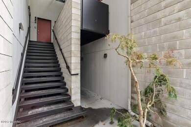004-Front_Entrance-4628804-small