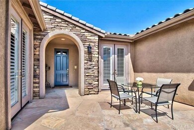 Front court yard with flagstone pavers