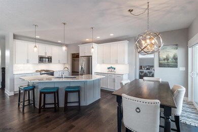 9709 Marnewood Dr, Johnston, IA 50131 - photo 7