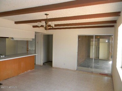 023-177155 Living Room 2