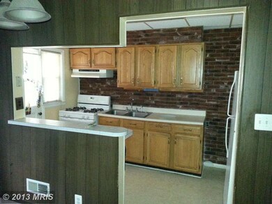 934 Arncliffe Rd, Essex, MD 21221 - photo 2