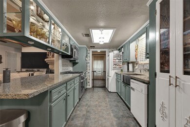 4103 Saratoga Dr, Houston, TX 77088 - photo 5