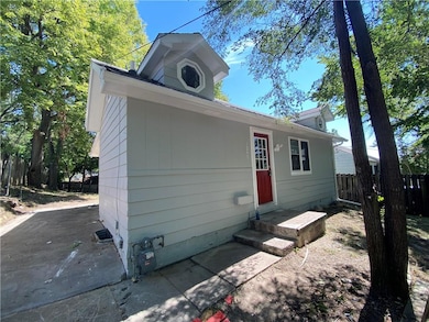 1247 E 34th St, Des Moines, IA 50317 - photo 2